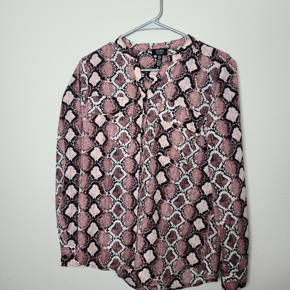 ☀️Jones New York Pink Snakeskin button-down shirt Sm